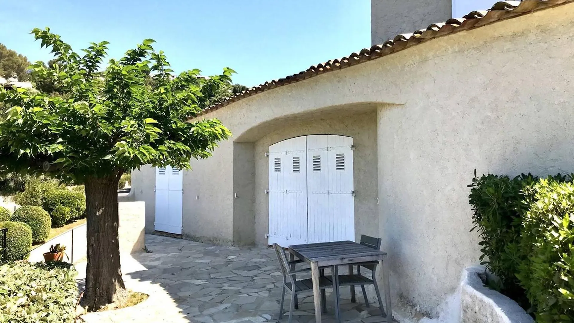 Villa T2 Climatisee Avec Jardin, Proche Plage, Parking Et Animaux Acceptes - Fr-1-768-65 Les Issambres